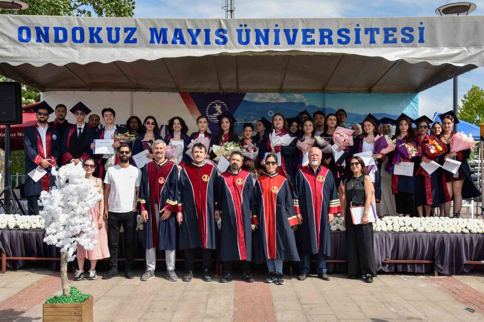 OM&Uuml; Fen Fak&uuml;ltesi&rsquo;nde mezuniyet heyecanı