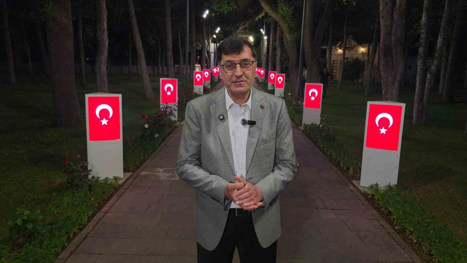 Babalar G&uuml;n&uuml;&rsquo;nde K&uuml;tahya Tayyare Şehitliği&rsquo;nde duygu dolu buluşma