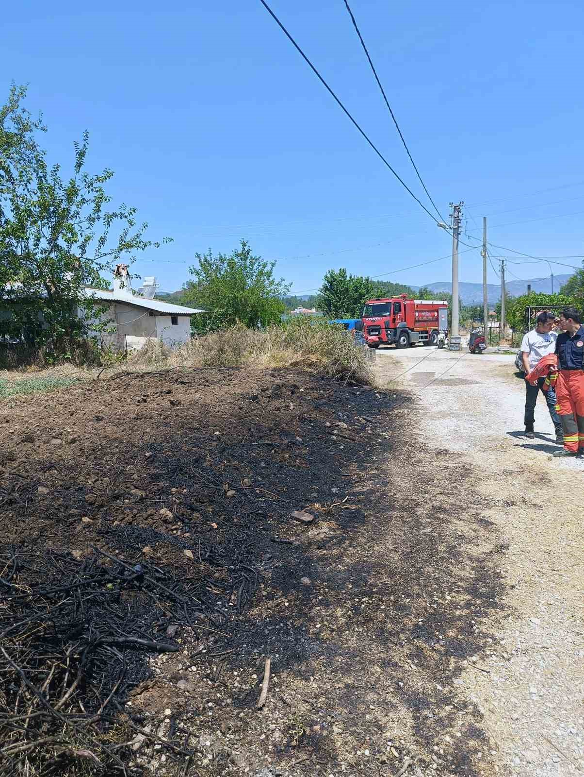 Arazi yangınları b&uuml;y&uuml;meden s&ouml;nd&uuml;r&uuml;ld&uuml;