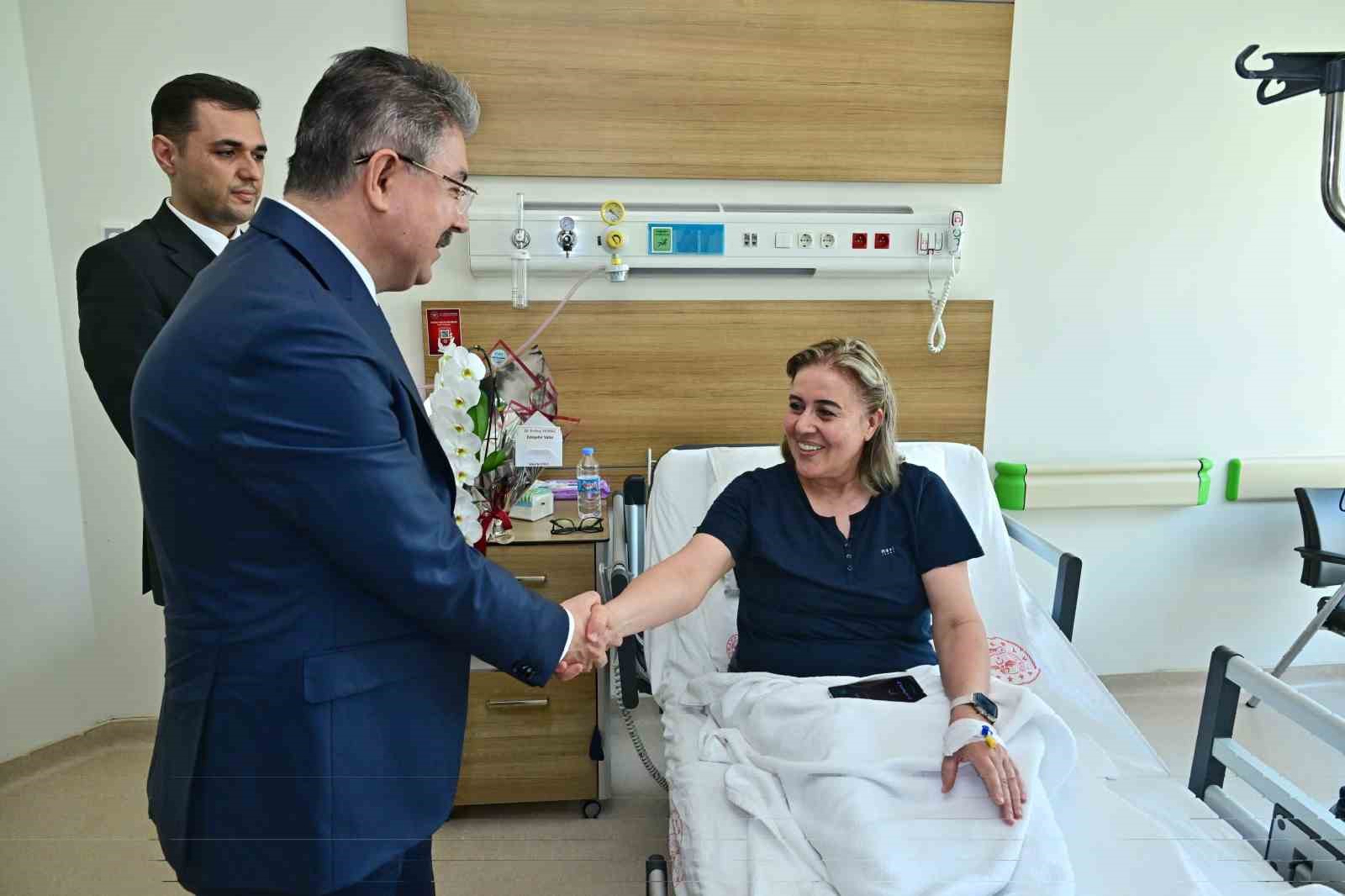Vali Yılmaz&rsquo;dan şehitin kardeşine &rsquo;ge&ccedil;miş olsun&rsquo; ziyareti