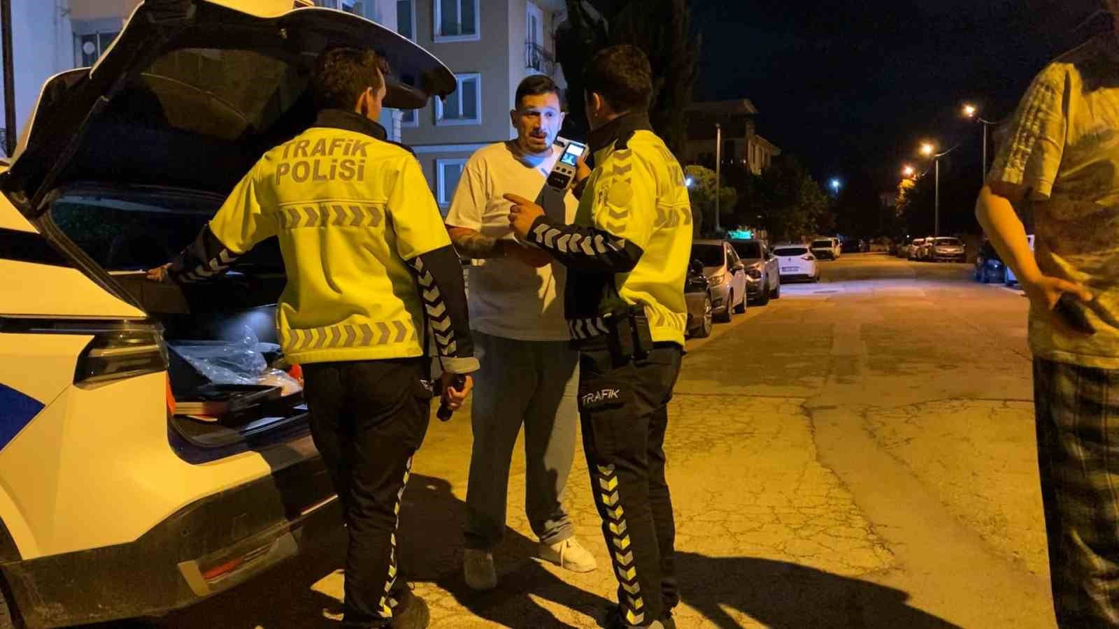Bursa&rsquo;da alkoll&uuml; s&uuml;r&uuml;c&uuml;ye alkolmetre dersi kamerada