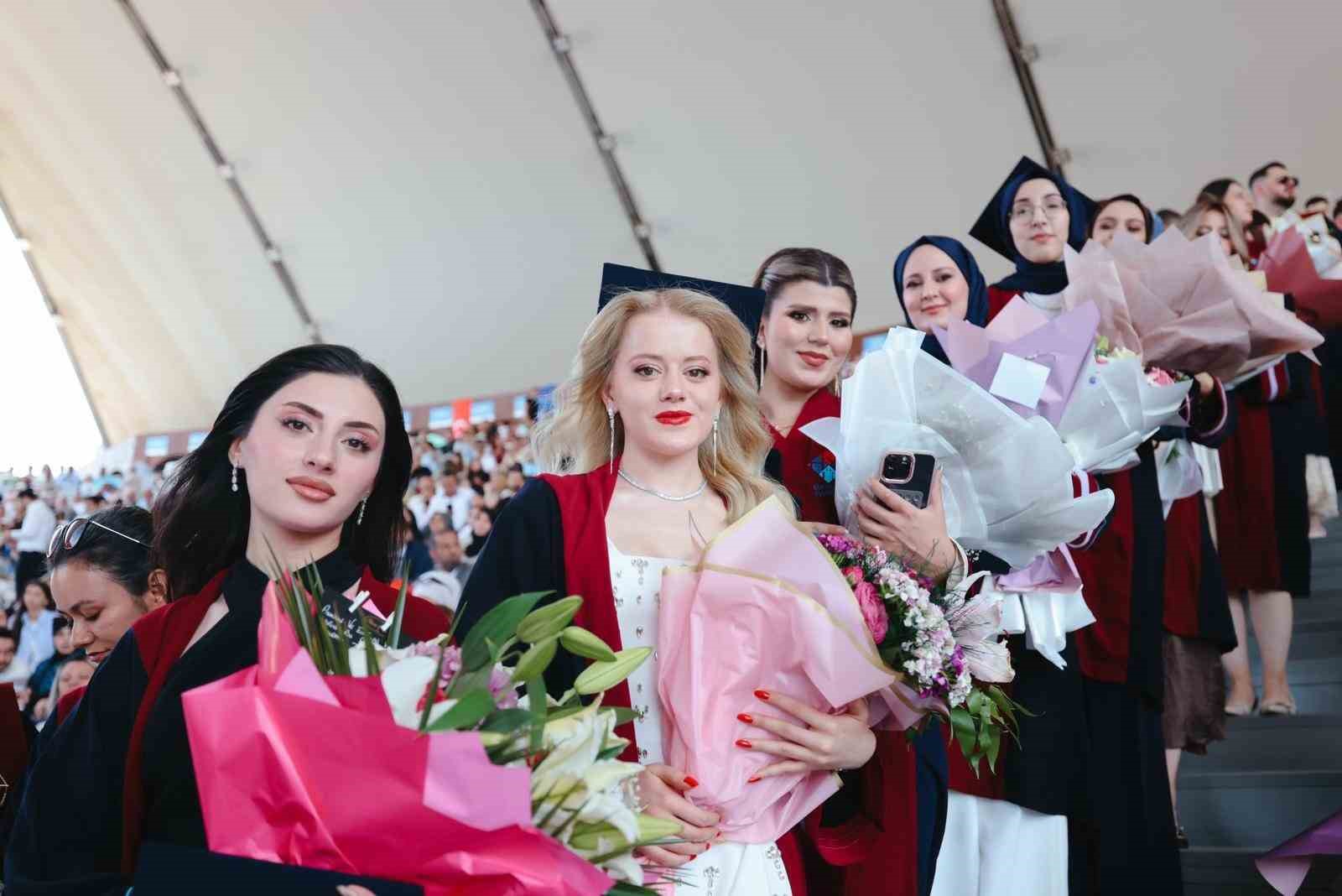 Hasan Kalyoncu &Uuml;niversitesi bin 878 &Ouml;ğrencisini mezun etmenin gururunu yaşadı