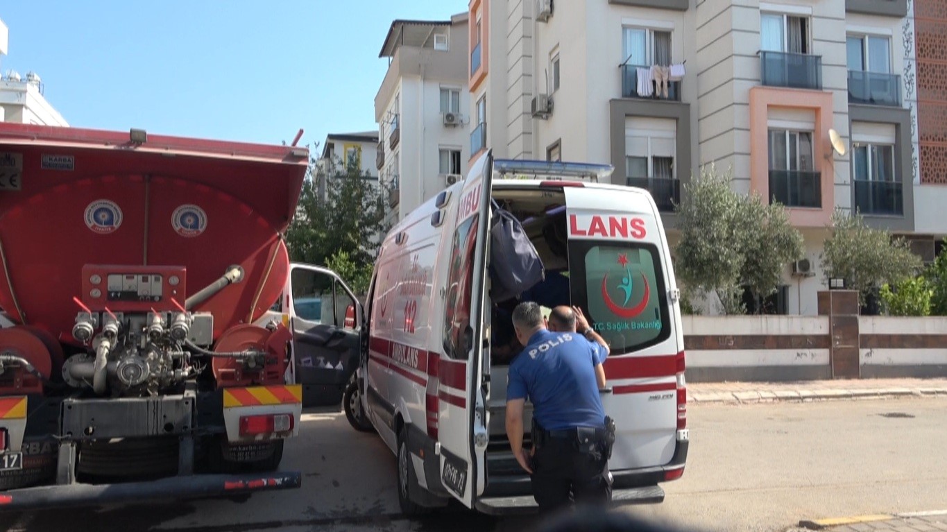 Kendini kilitlediği evi yakmaya &ccedil;alıştı, yakalanınca sinir krizi ge&ccedil;irdi