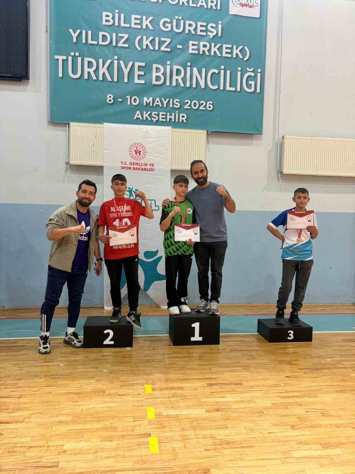 Alaşehir’in güçlü bilekleri Konya’da kürsüye çıktı