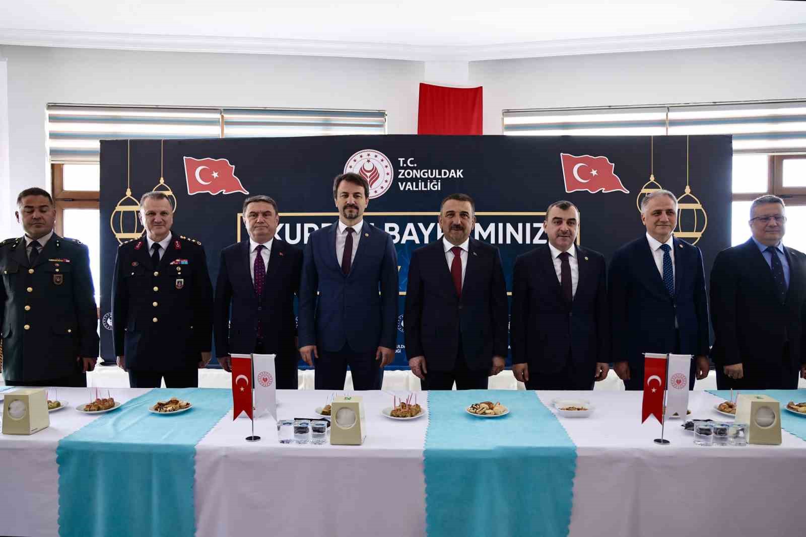 Zonguldak&rsquo;ta protokol bayramlaştı