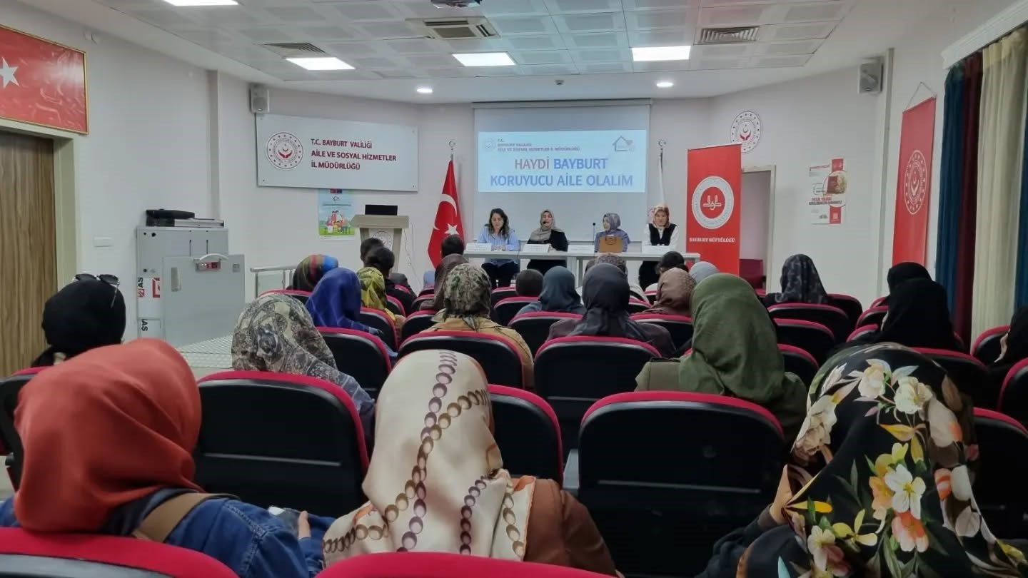 Bayburt&rsquo;ta &lsquo;Bir Yetime Aile Olmak&rsquo; konulu panel d&uuml;zenlendi