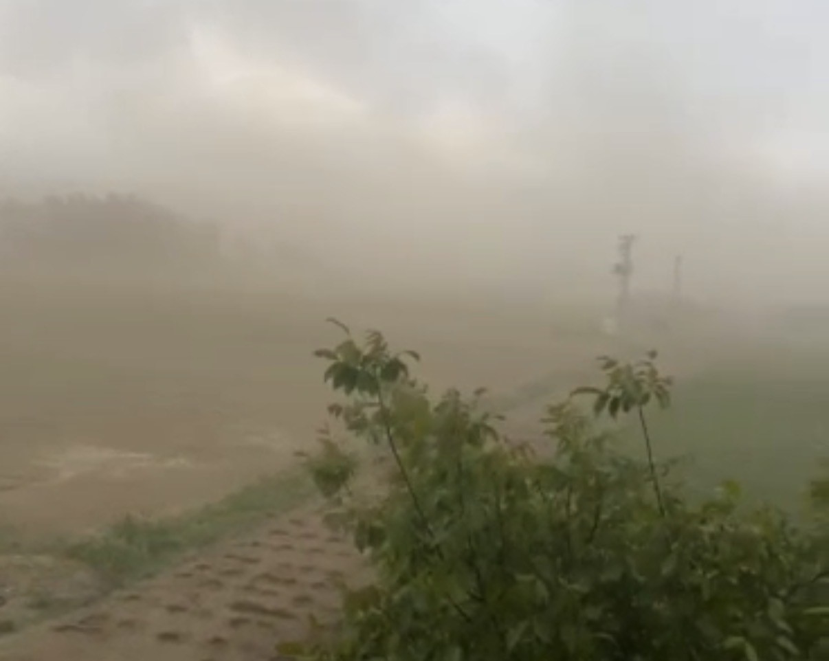 Bitlis&rsquo;te dolu ve fırtına