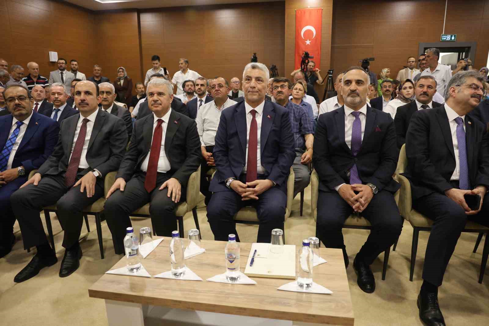 Ticaret Bakanı &Ouml;mer Bolat Konya&rsquo;da k&uuml;t&uuml;phane a&ccedil;ılışına katıldı