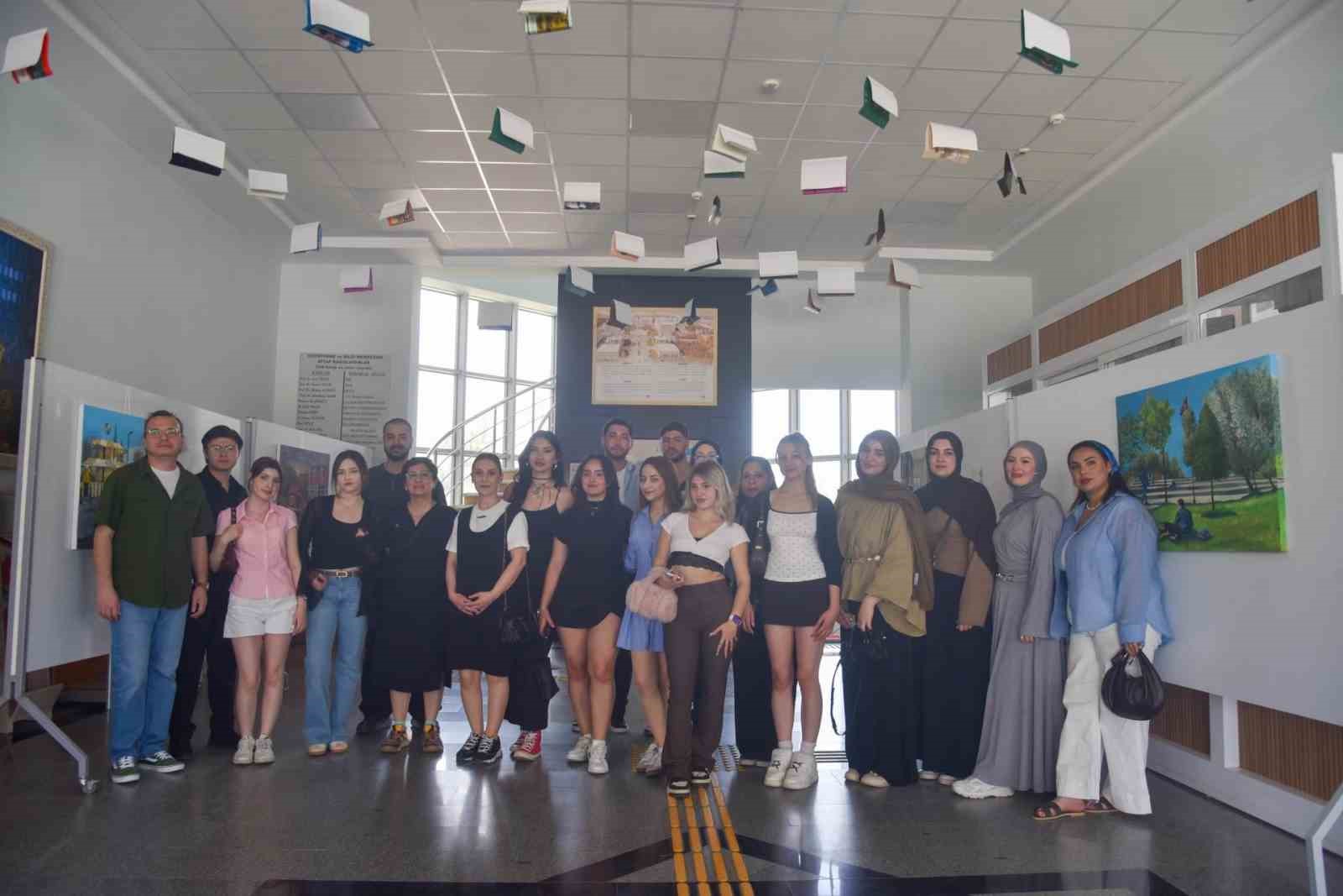 BŞE&Uuml;&rsquo;de &lsquo;Kamp&uuml;ste Yaşam&rsquo; sergisi sanatseverlerle buluştu