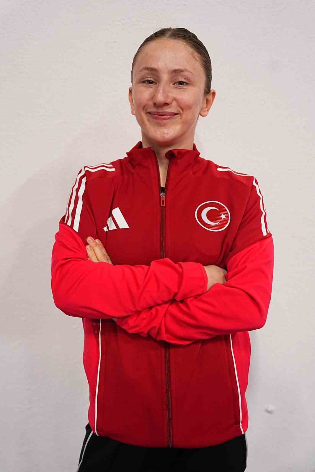 Manisalı karateci Nurbade B&uuml;ber Avrupa yolcusu