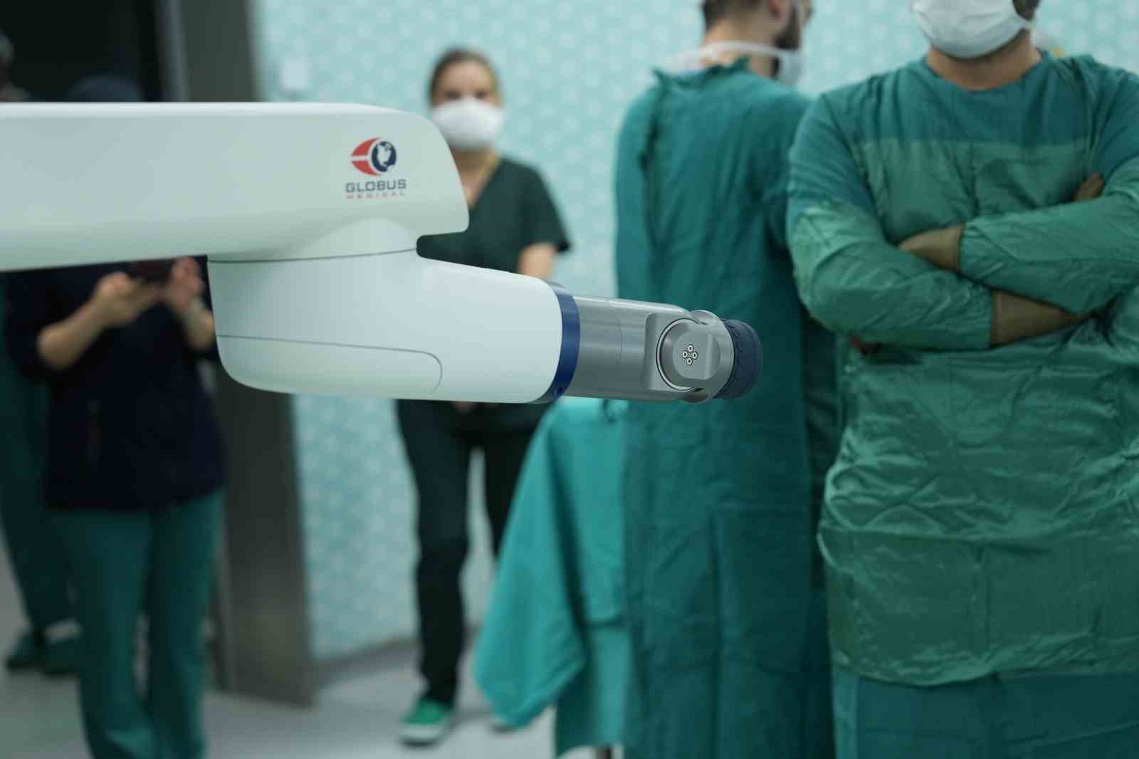 T&uuml;rkiye ve yakın coğrafyada bir ilk:Robotik navigasyon destekli beyin pili ameliyatı başarıyla ger&ccedil;ekleştirildi