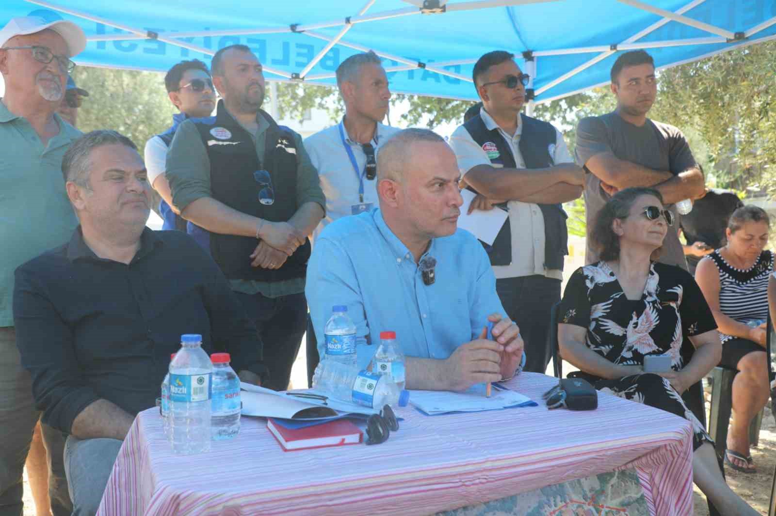 Kanalizasyon sorununun &ccedil;&ouml;z&uuml;ld&uuml;ğ&uuml; &Ccedil;omarlık&rsquo;ta vatandaşlarla bir araya gelindi