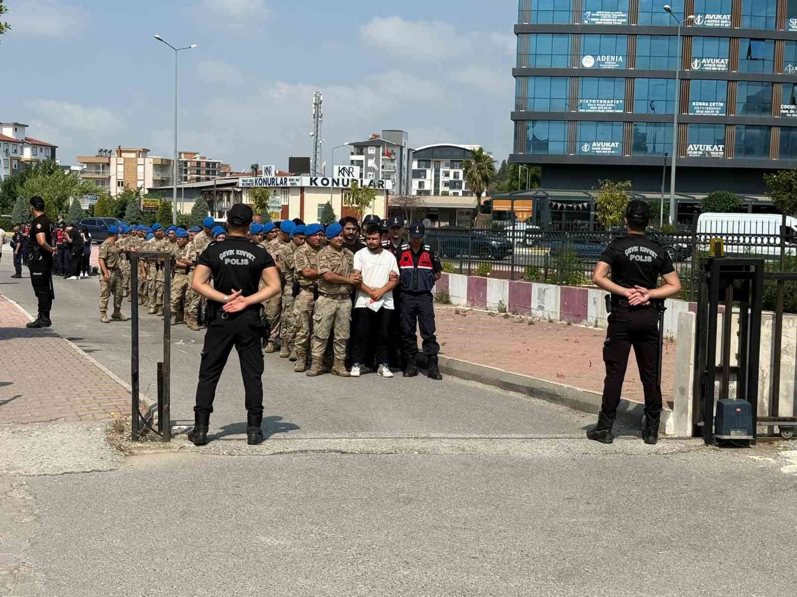 Antalya merkezli 27 ilde yasa dışı bahis soruşturmasında 68 ş&uuml;pheli adliyeye sevk edildi