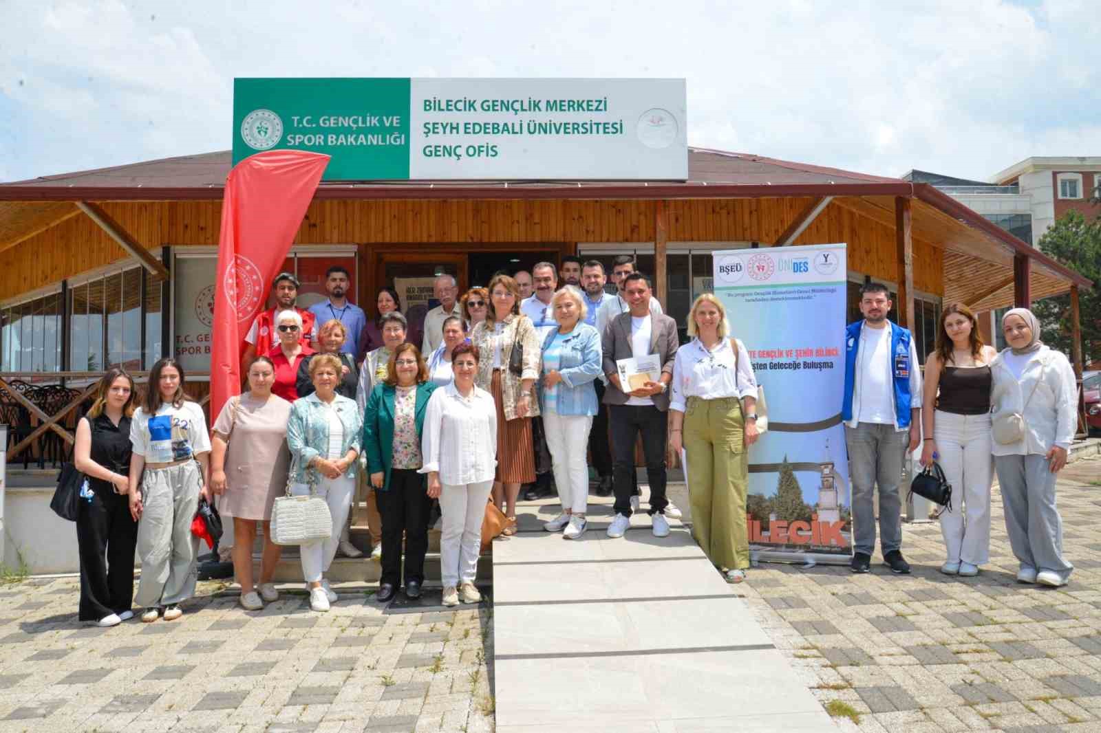 Bilecik&rsquo;te &rsquo;Gen&ccedil;lik ve Şehir Bilinci Ge&ccedil;mişten Geleceğe Buluşma&rsquo; programı d&uuml;zenlendi