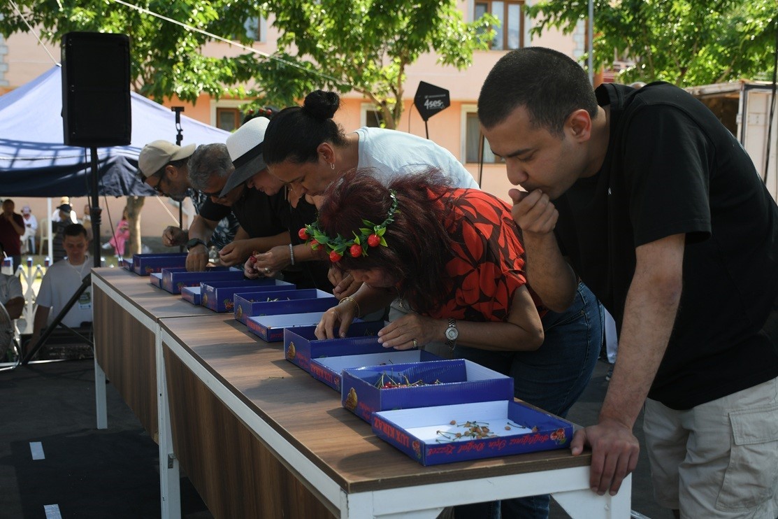 Kuşadası&rsquo;nda Kiraz Şenliği coşkuyla başladı