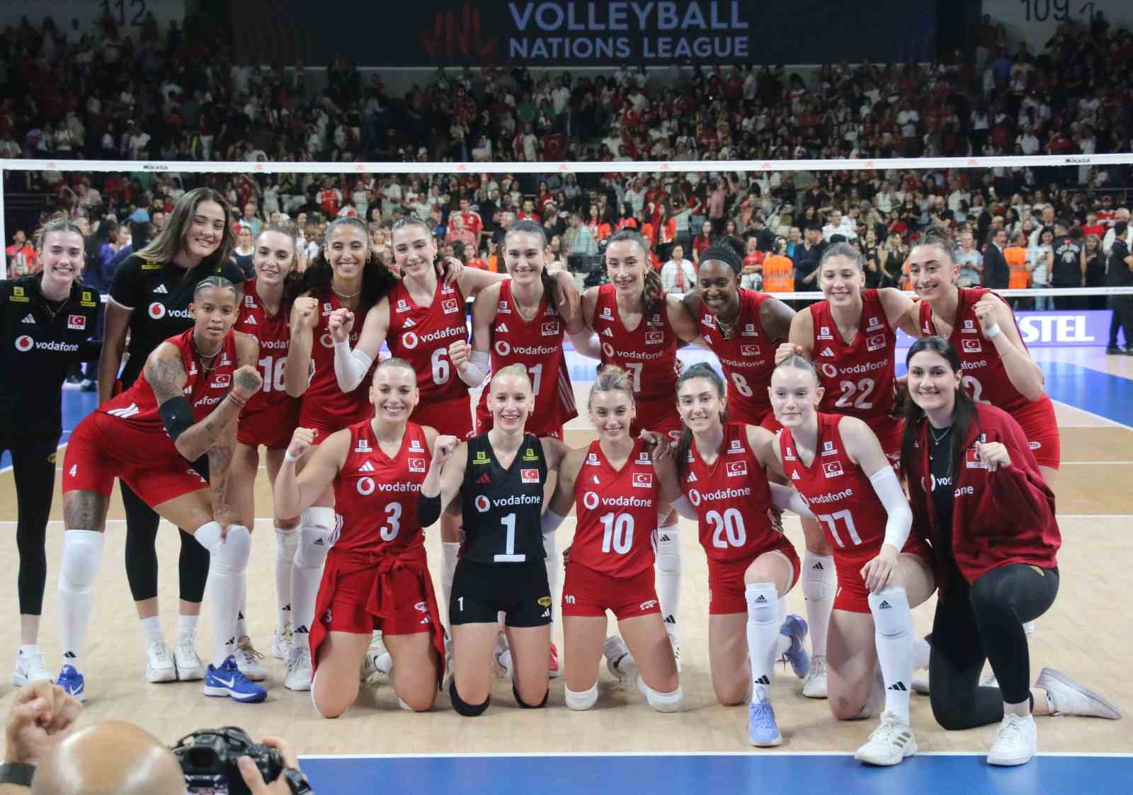A Milli Kadın Voleybol Takımı, Fransa&rsquo;yı 3-0 mağlup etti
