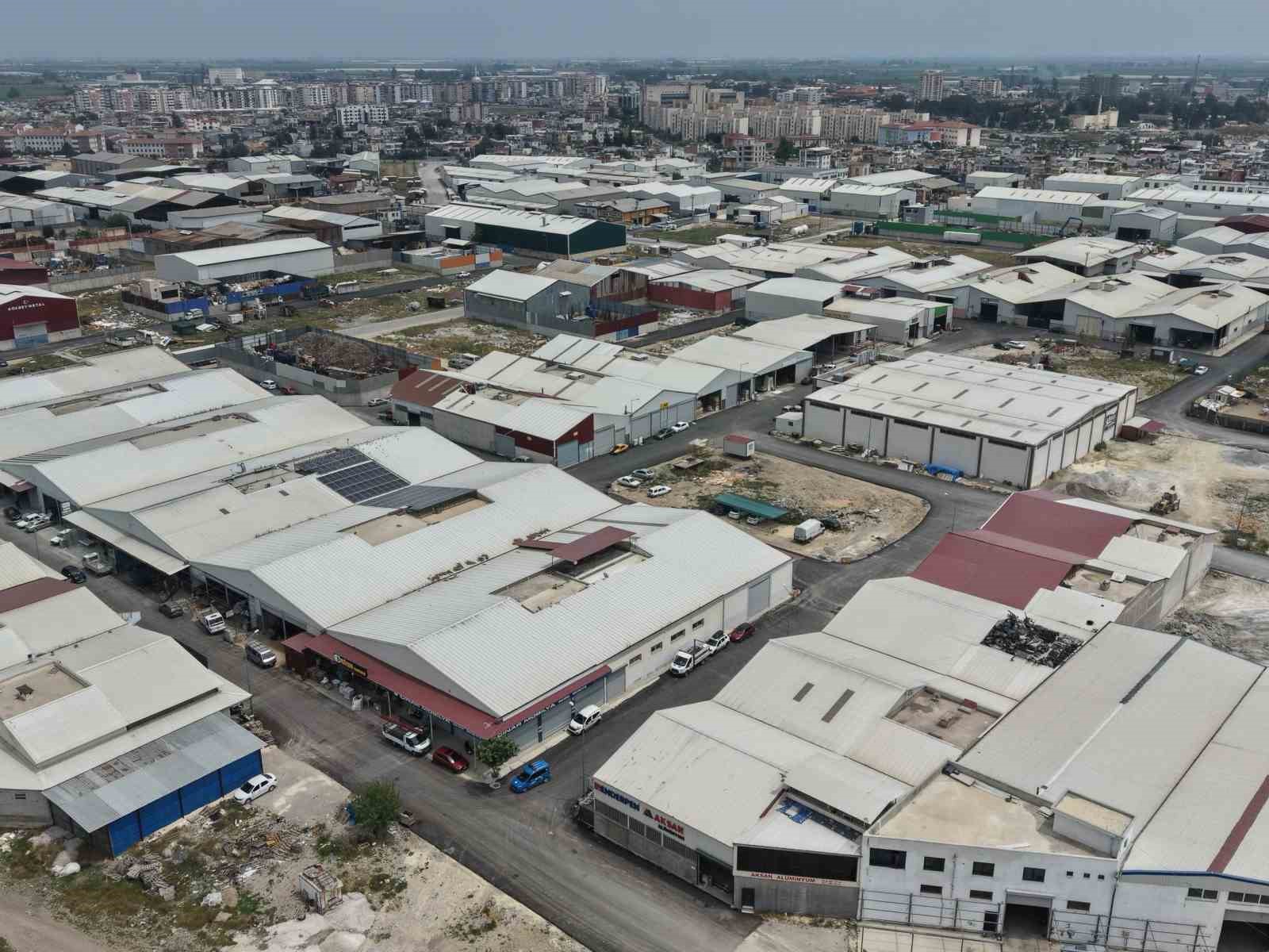 Tarsus&rsquo;ta 23 sokakta sıcak asfalt &ccedil;alışması