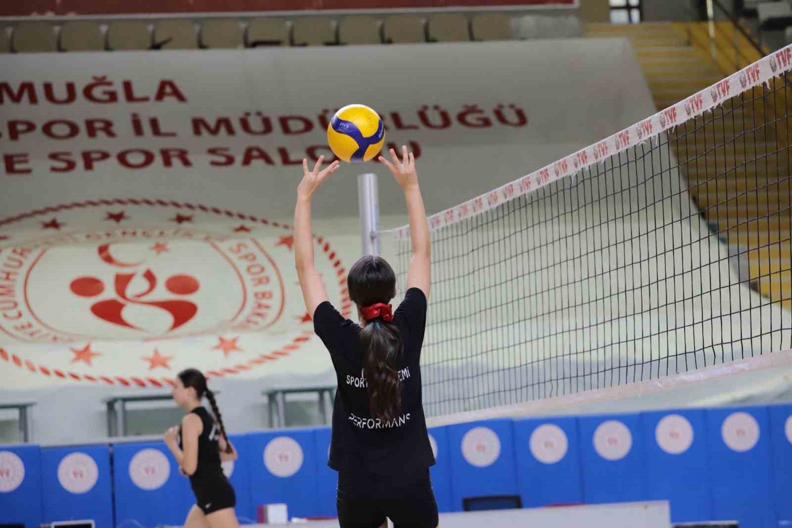 Muğla&rsquo;nın voleybol yıldızları Analig i&ccedil;in sahaya indi