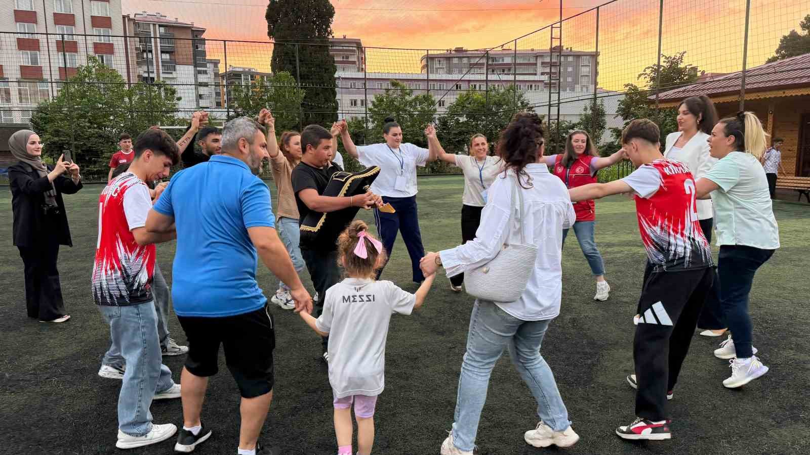 Bakanlığın pilot spor projesi Artvin&rsquo;de gen&ccedil;leri sahaya indirdi