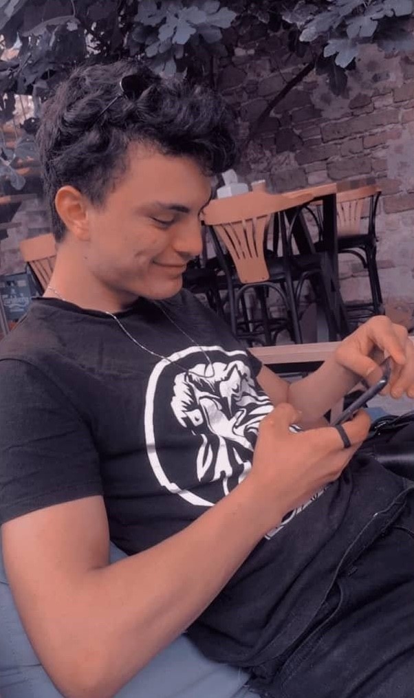 Ayvalık&rsquo;ta denizde kaybolan genci arama &ccedil;alışmaları aralıksız s&uuml;r&uuml;yor