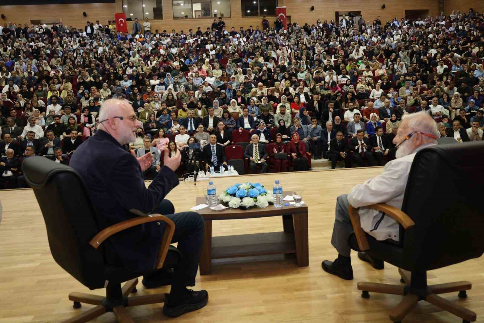 Ağrı&rsquo;da Prof. Dr. &Ouml;kten ve Prof. Dr. Sayar&rsquo;ın s&ouml;yleşisine yoğun ilgi