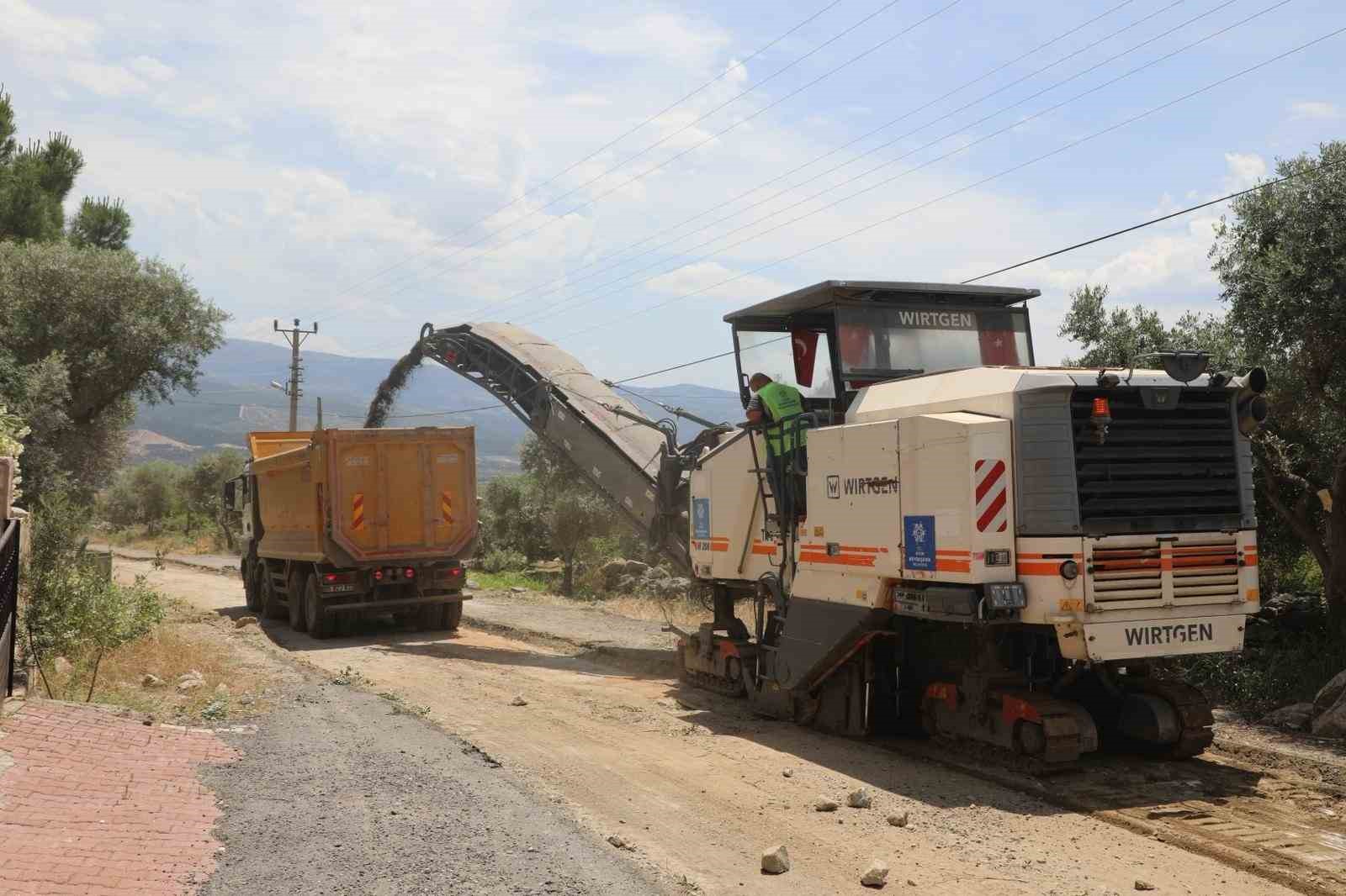Kuyucak&rsquo;ta mahalleleri birbirine bağlayan yol yenileniyor