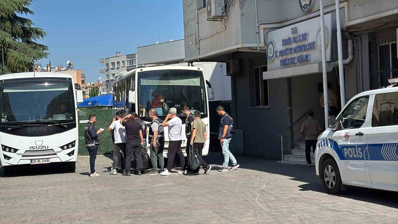 Ege &Uuml;niversitesi&rsquo;ndeki yolsuzluk operasyonunda, eski dekan ve başhekim dahil 27 tutuklama