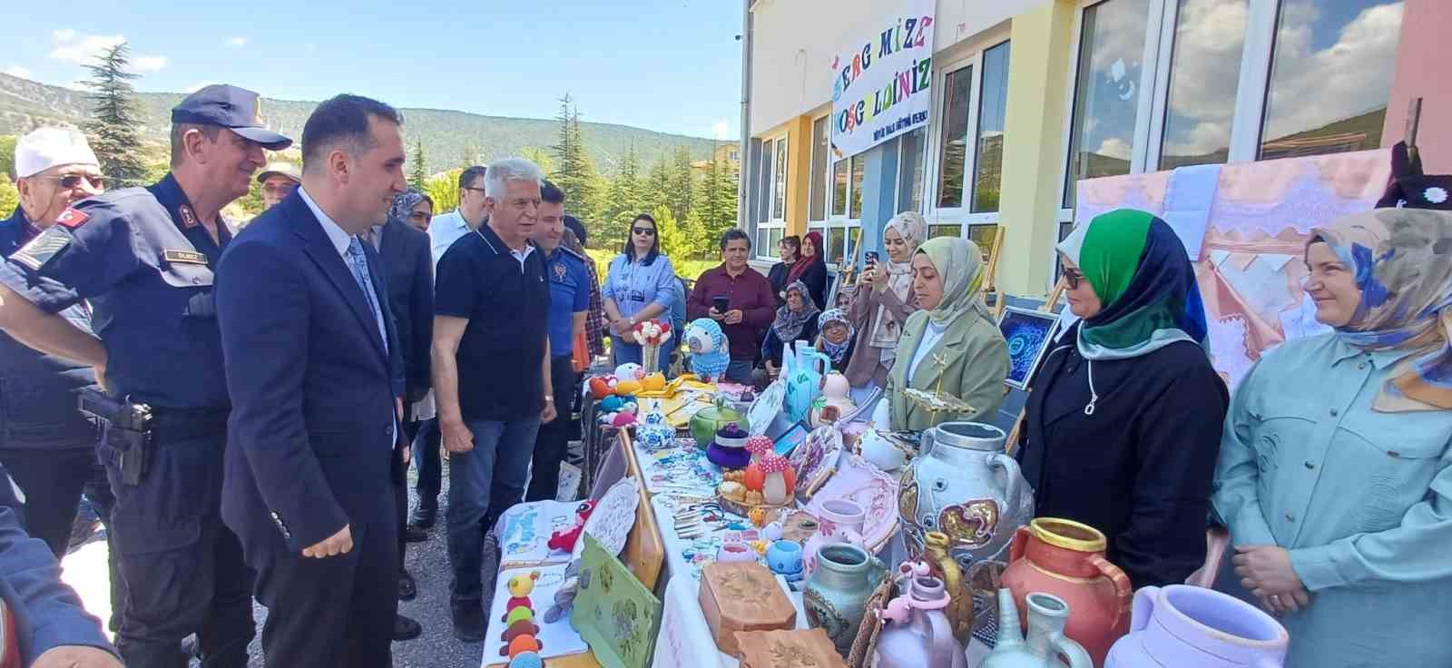 Beyşehir ve H&uuml;y&uuml;k&rsquo;te el emeği eserler g&ouml;r&uuml;c&uuml;ye &ccedil;ıktı