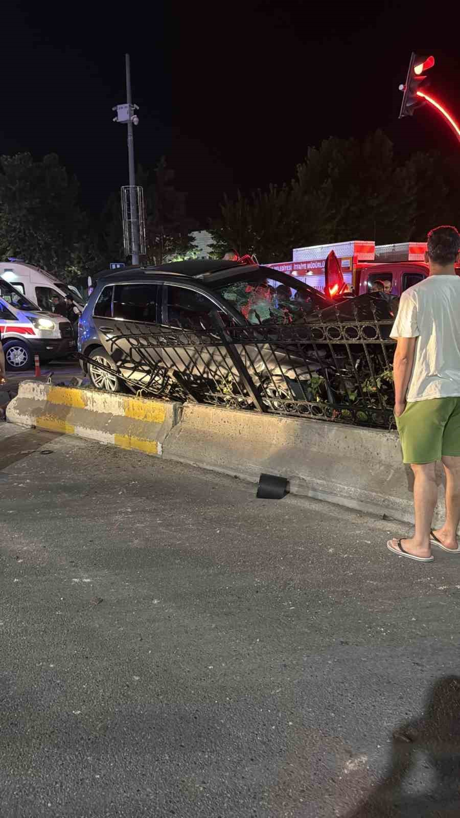 Batman&rsquo;da ara&ccedil;lar &ccedil;arpıştı: 3 yaralı