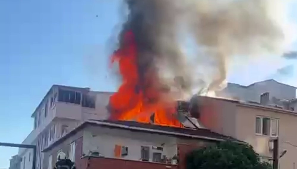 Gebze&rsquo;de 3 katlı apartmanda korkutan yangın