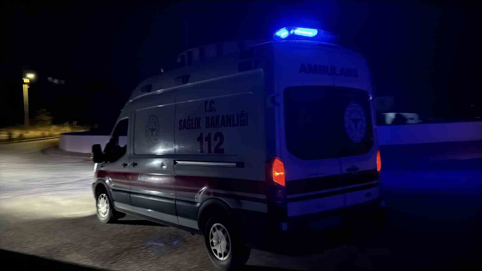 Geri manevra yaparak ka&ccedil;an aracın &ccedil;arptığı bek&ccedil;i yaralandı