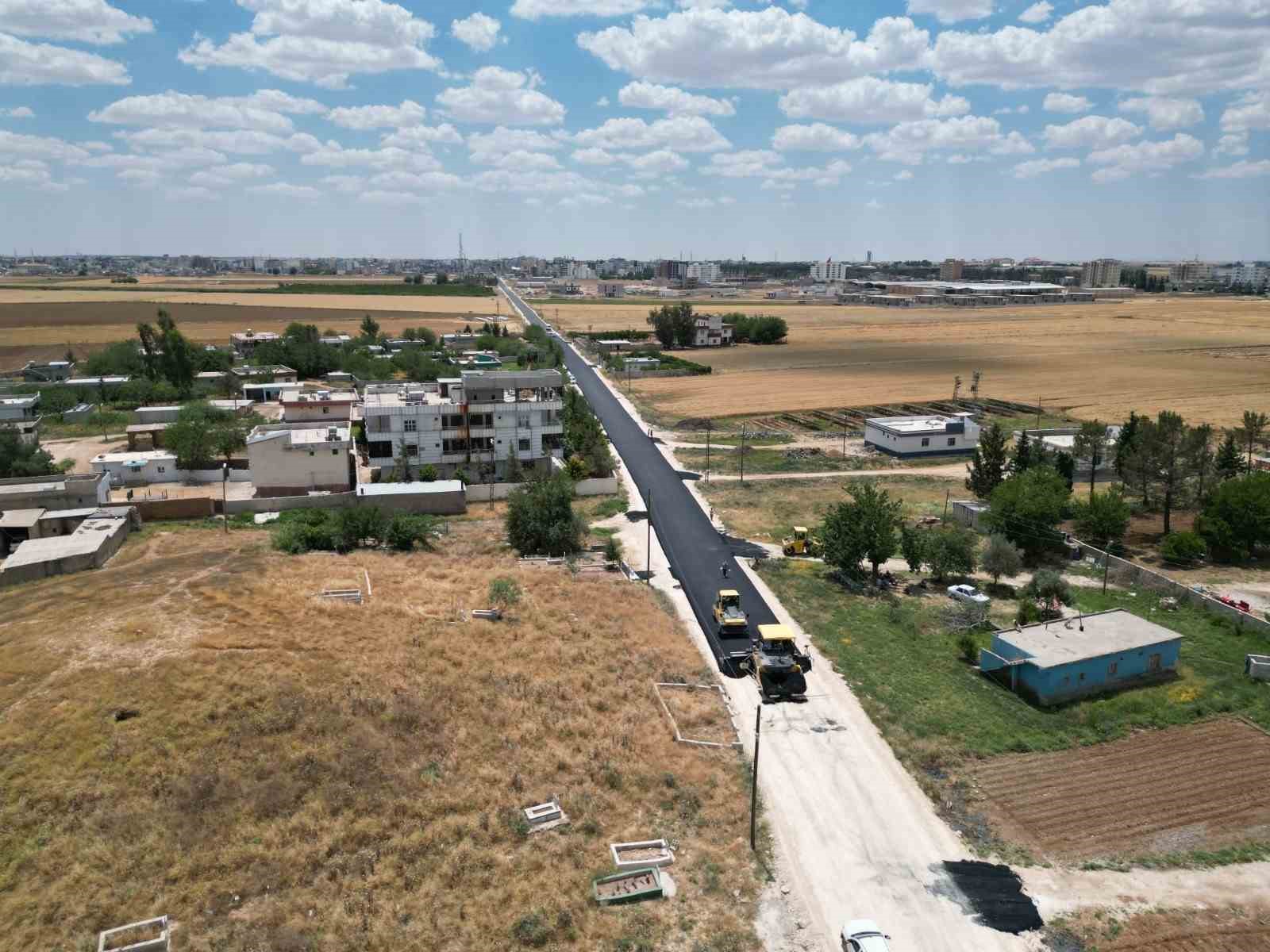 Şanlıurfa&rsquo;da 14 kilometrelik grup yolunda asfalt seferberliği