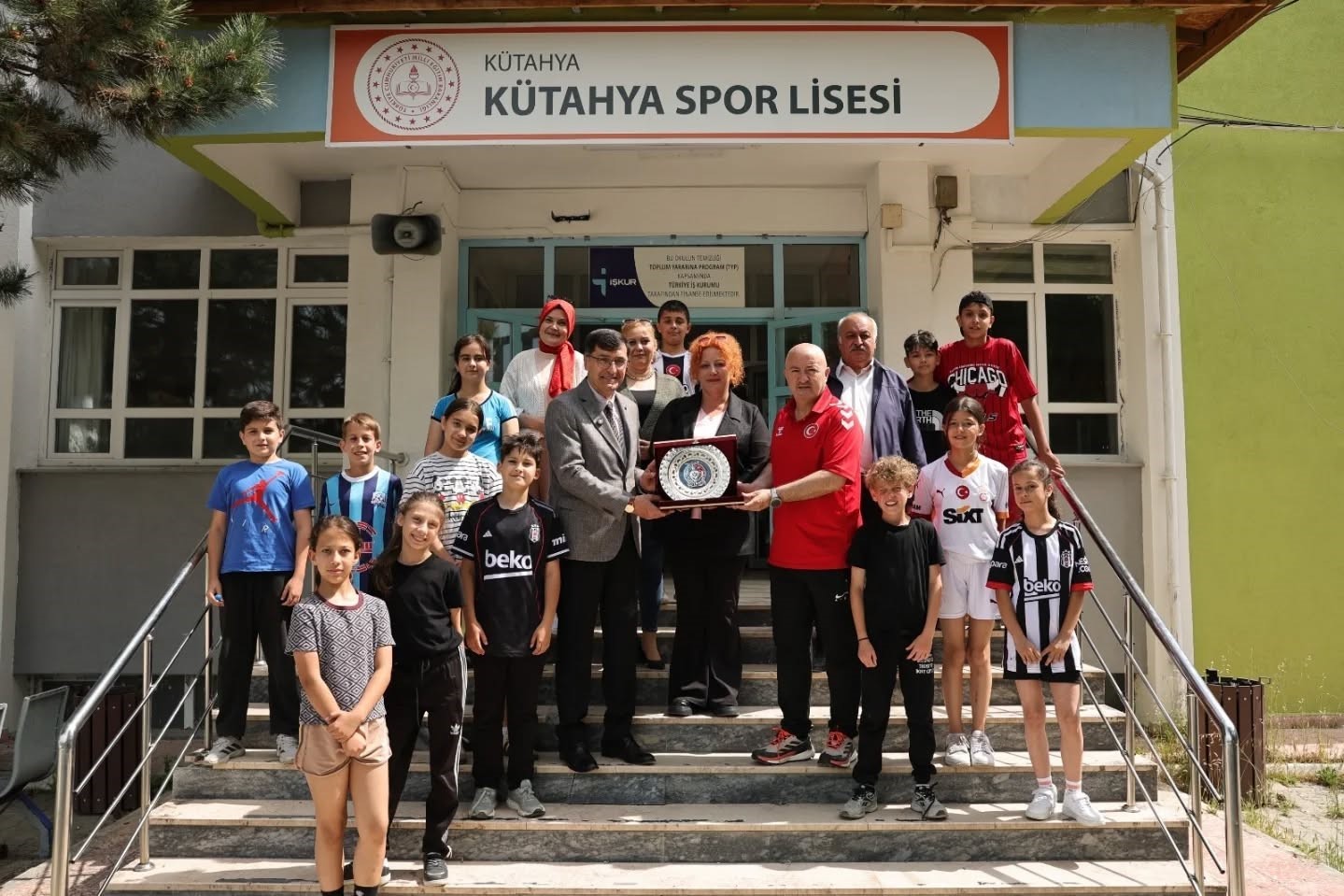 Başkan Ey&uuml;p Kahveci &ouml;ğrencilerle gelecek hedeflerini konuştu