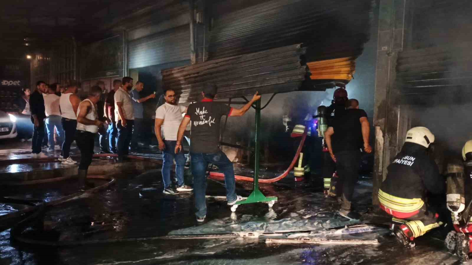 Bafra&rsquo;da sanayi sitesinde korkutan yangın: İş yerinde b&uuml;y&uuml;k hasar