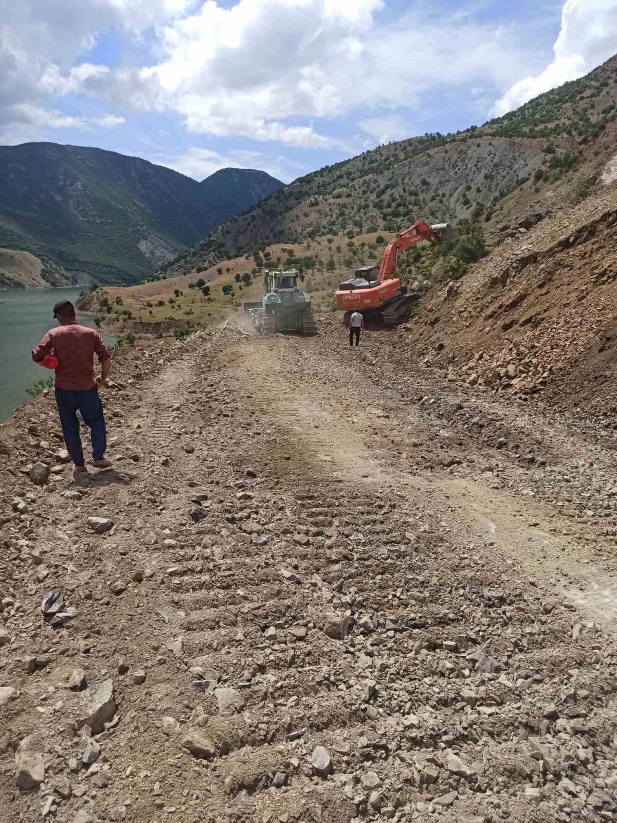 Gökdere-Beyhan sahil yolunda çalışmalar başladı