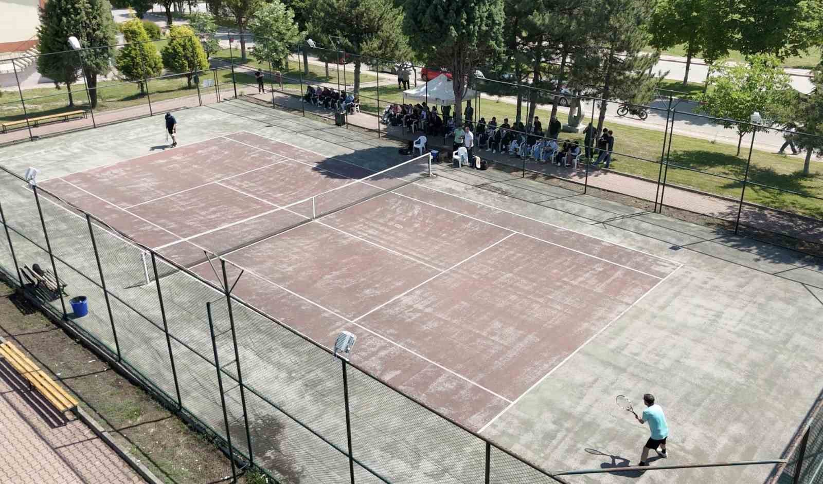 BŞEÜ’de ilk defa tenis turnuvası gerçekleştirildi