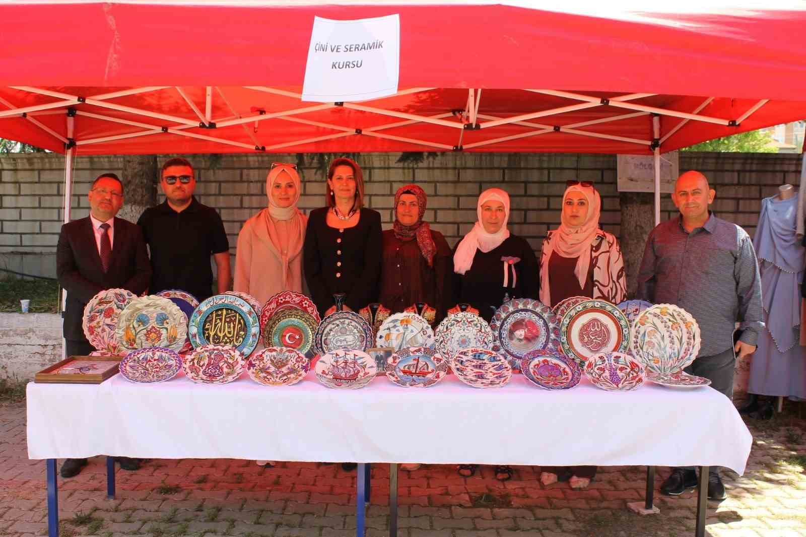 Altıntaş&rsquo;ta Hayat Boyu &Ouml;ğrenme Haftası etkinlikleri d&uuml;zenlendi