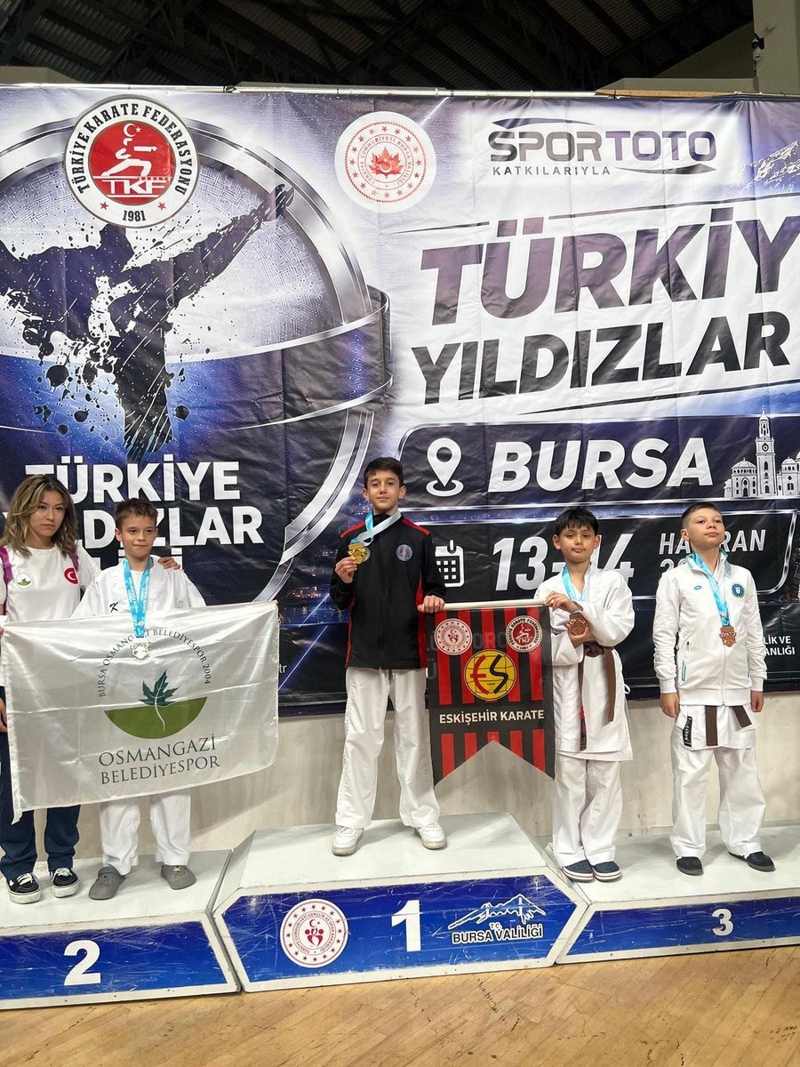 Karate Şampiyonasında Eskişehir r&uuml;zgarı