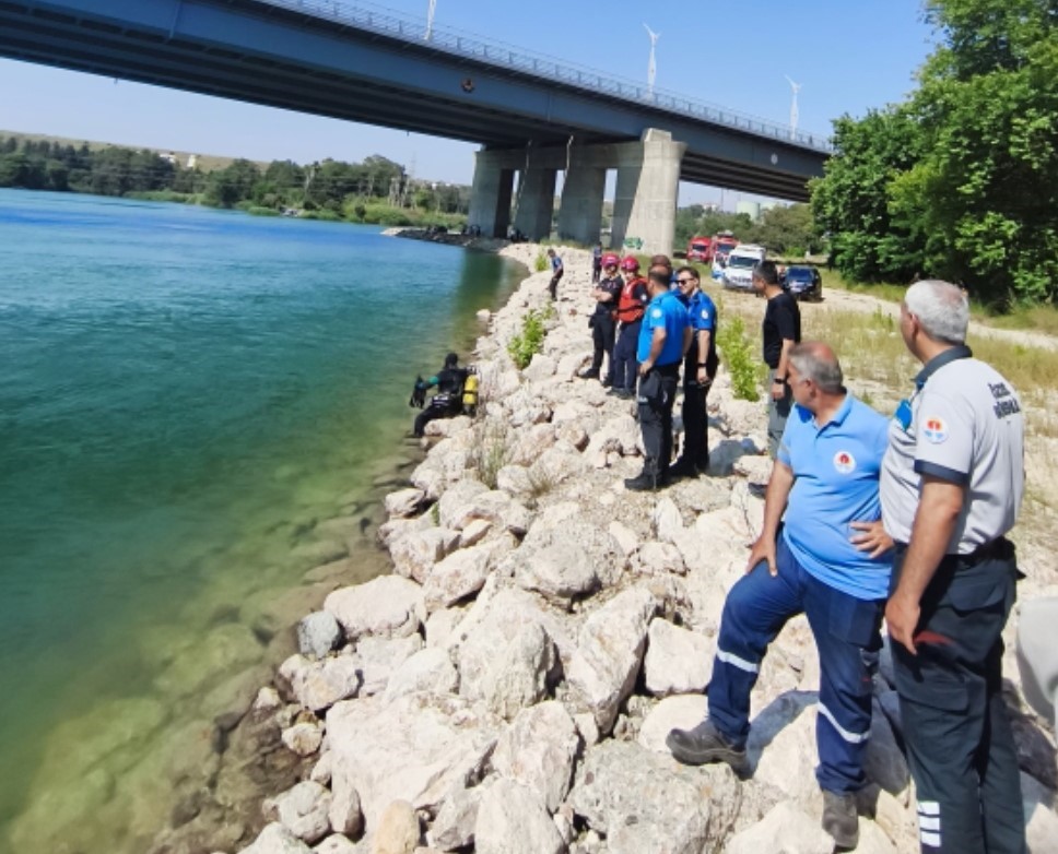 Seyhan Nehri&rsquo;ne giren &ccedil;ocuk boğuldu