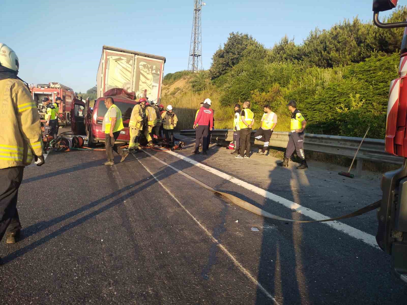 Kuzey Marmara Otoyolu&rsquo;nda feci kaza: 1&rsquo;i bebek 3 kişi hayatını kaybetti