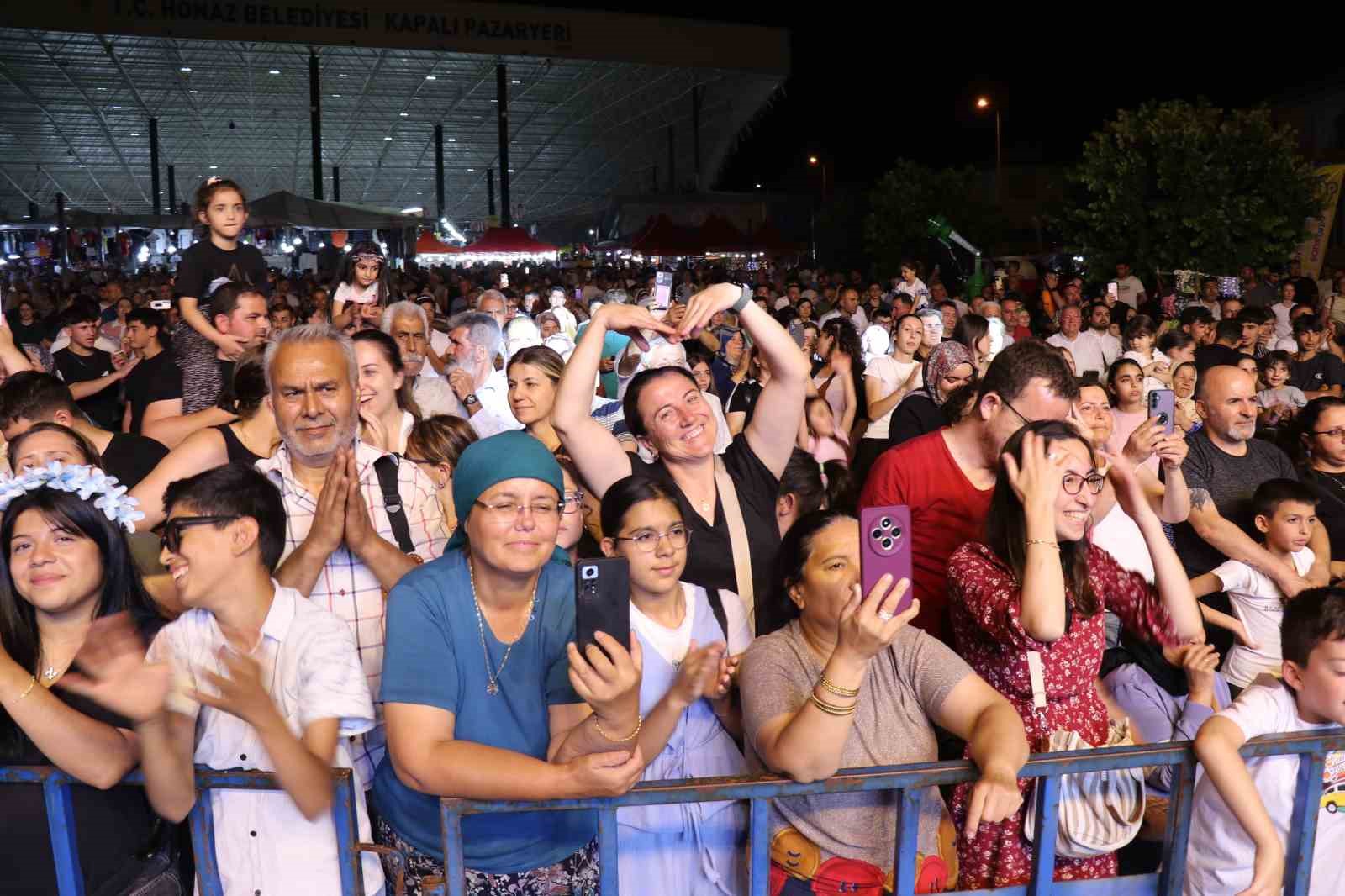 48. Honaz Kiraz K&uuml;lt&uuml;r ve Sanat Festivali başladı