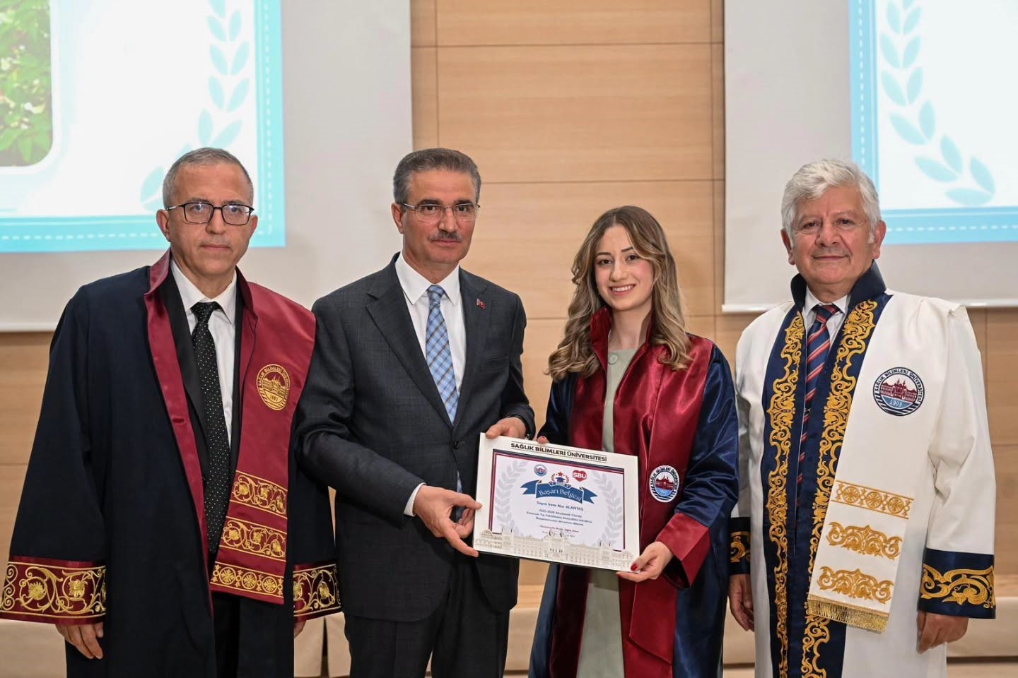 SB&Uuml; ilk mezunlarını verdi