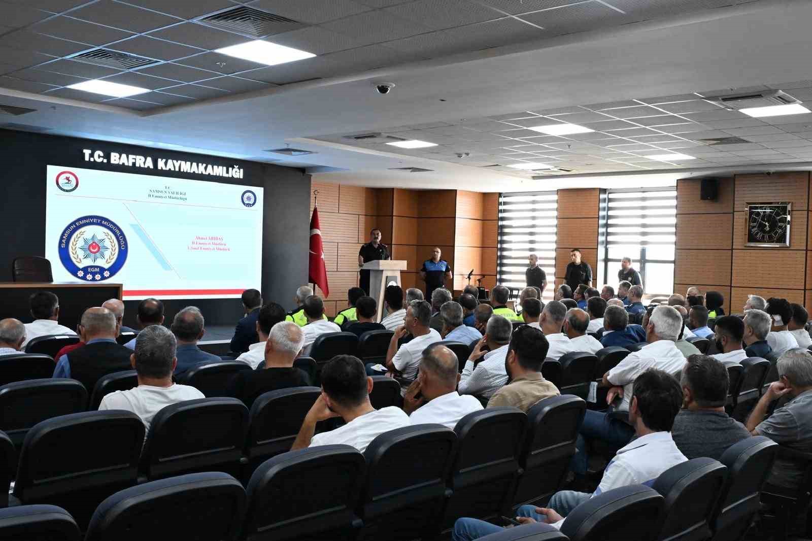 Emniyet M&uuml;d&uuml;r&uuml; Arıbaş, Bafra&rsquo;da toplu taşıma sekt&ouml;r&uuml; temsilcileri ile toplantı yaptı