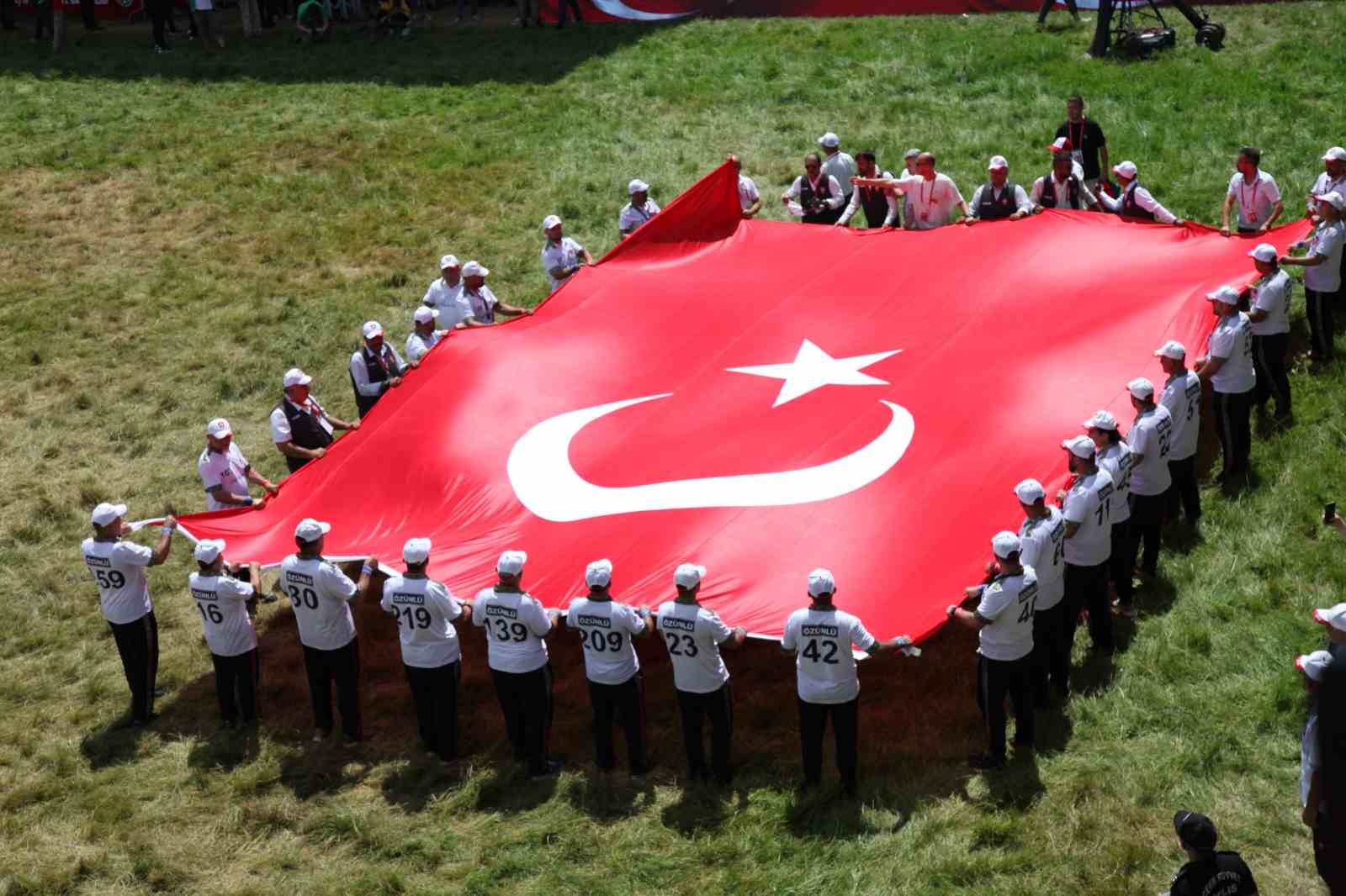Kırkpınar Ağası Ufuk &Ouml;z&uuml;nl&uuml;, altın kemerin ebedi sahibi oldu