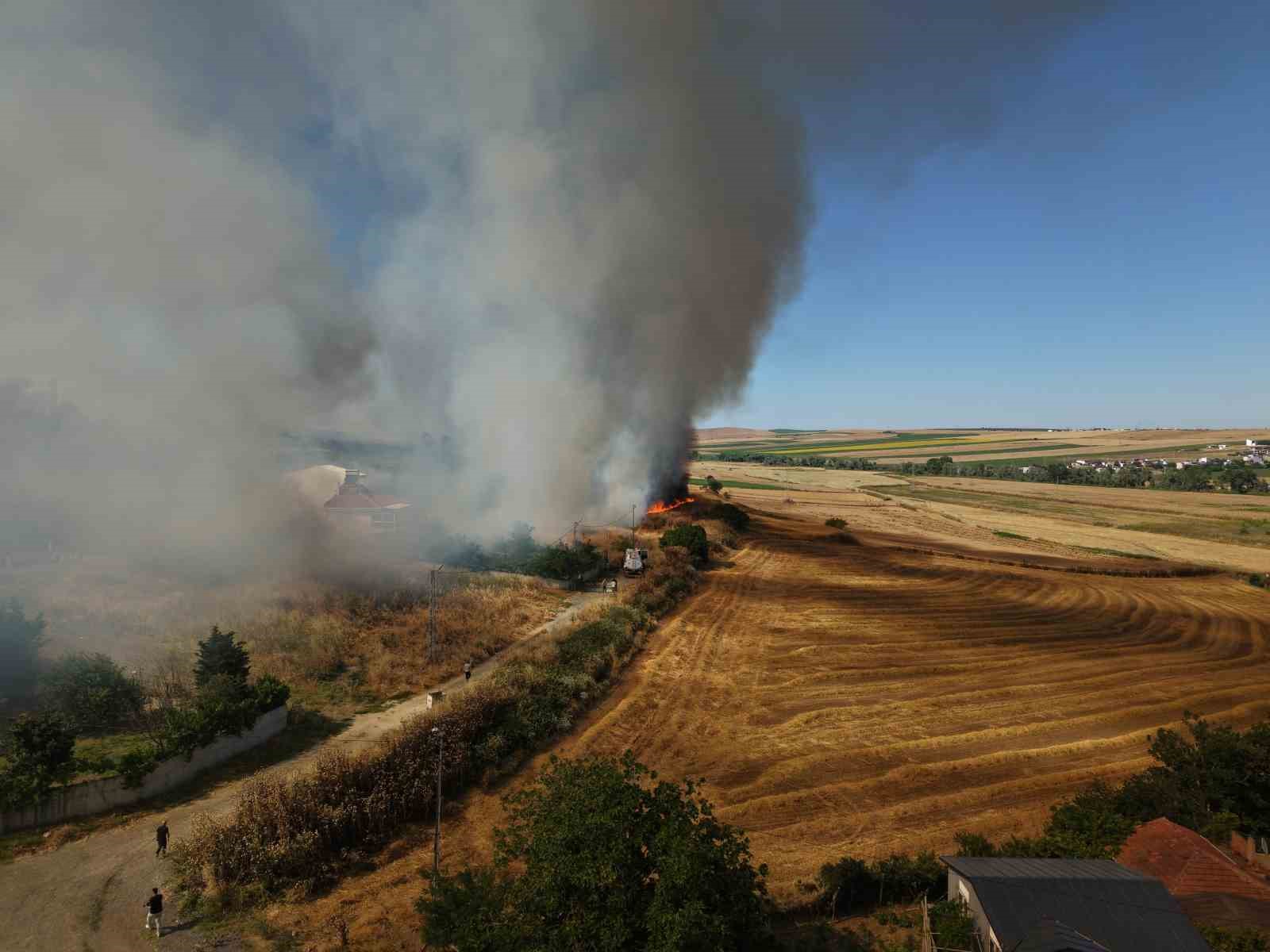 Tekirdağ&rsquo;daki yangının boyutu havadan g&ouml;r&uuml;nt&uuml;lendi