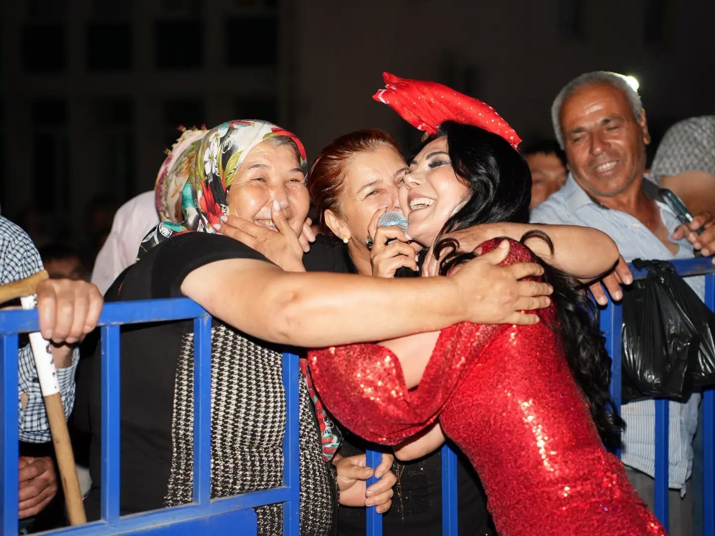 Ko&ccedil;arlı&rsquo;da &ccedil;am fıstığı festivali Ayşe Din&ccedil;er konseriyle ta&ccedil;landı