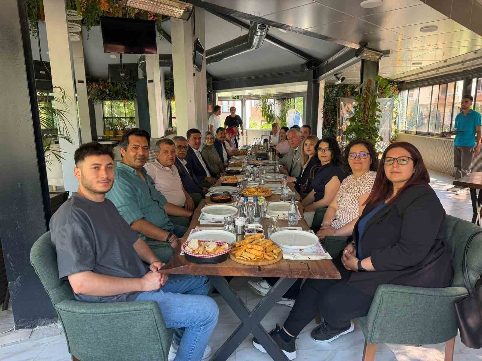 Avşaroğlu basın temsilcileriyle g&ouml;r&uuml;şt&uuml;