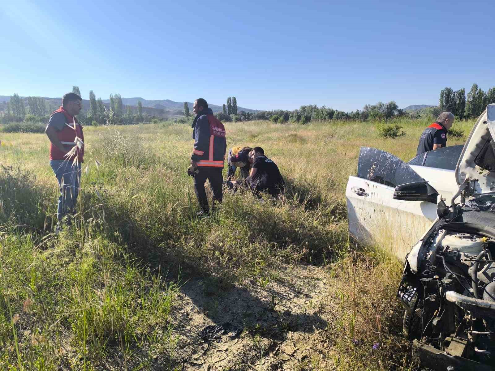 &Ccedil;orum&rsquo;da otomobil şarampole devrildi: 1 &ouml;l&uuml;