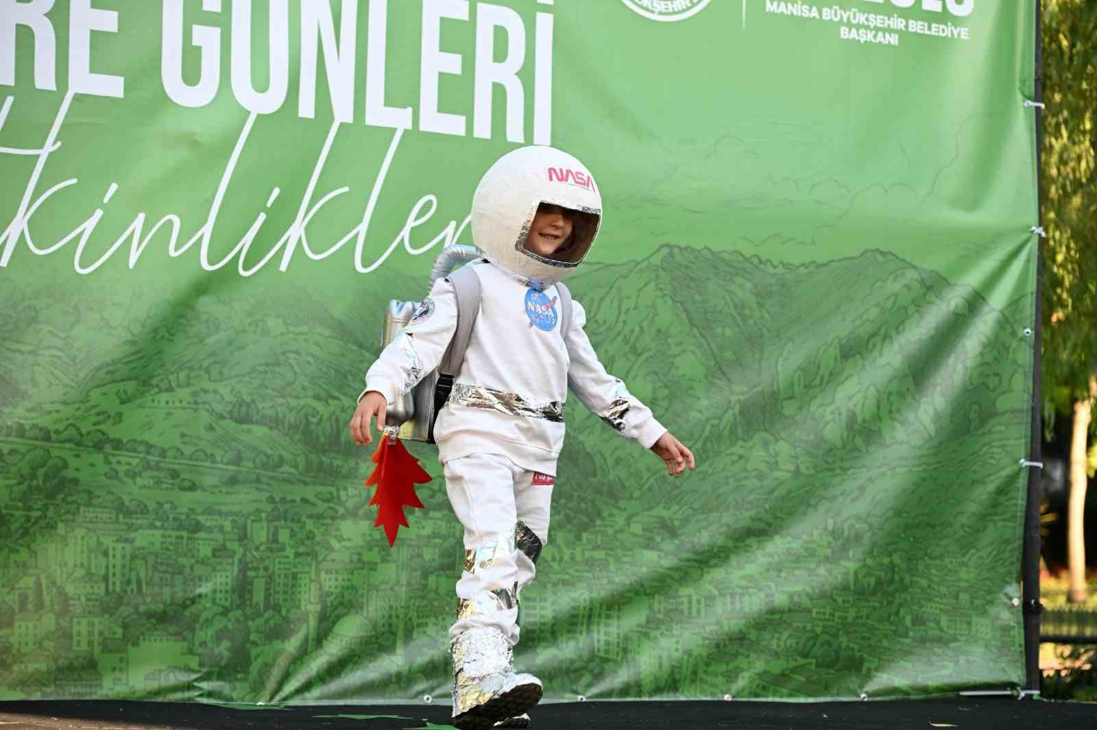 Atık malzemeler minik ellerde sanata d&ouml;n&uuml;şt&uuml;