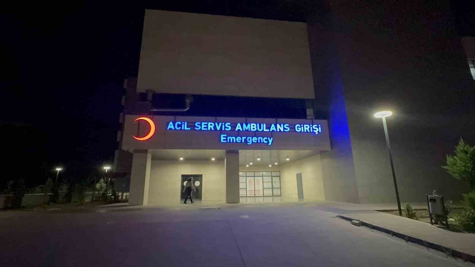 Marmaris a&ccedil;ıklarında g&ouml;&ccedil;men botu battı: 1 &ouml;l&uuml;, 2 kayıp